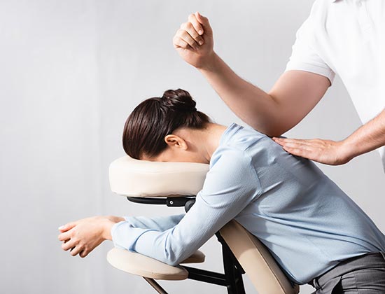 Séance de massage assis